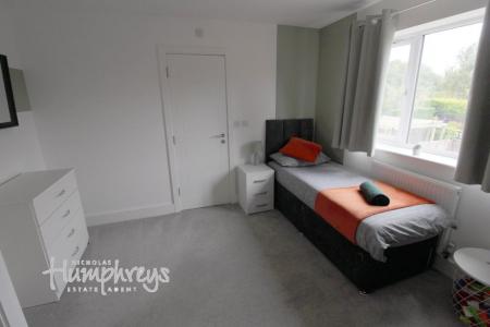 4 bedroom Property to let in Groveley Lane, Northfield B31