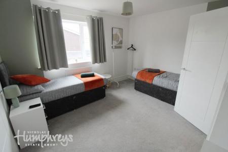 4 bedroom Property to let in Groveley Lane, Northfield B31