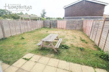 4 bedroom Property to let in Groveley Lane, Northfield B31