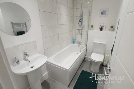 4 bedroom Property to let in Groveley Lane, Northfield B31