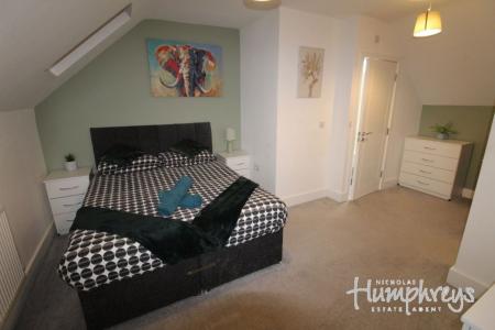 4 bedroom Property to let in Groveley Lane, Northfield B31