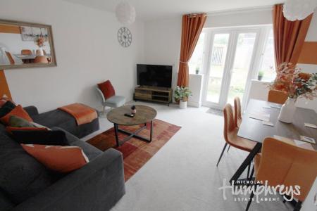 4 bedroom Property to let in Groveley Lane, Northfield B31