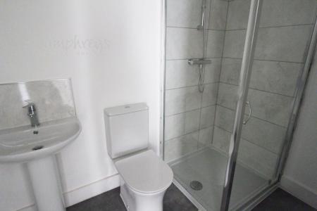4 bedroom Property to let in Groveley Lane, Northfield B31