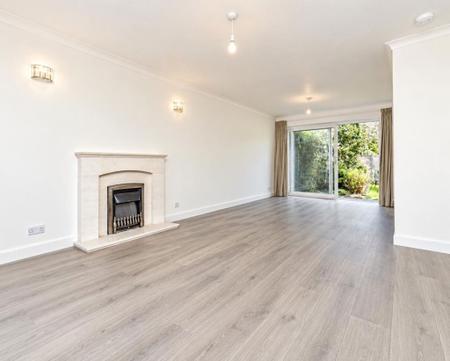 3 bedroom Property to let in Crossfields Road, Warwick CV34