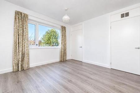 3 bedroom Property to let in Crossfields Road, Warwick CV34