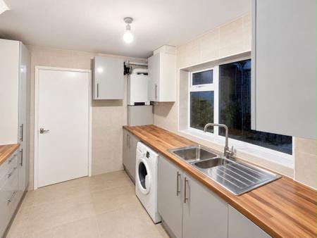 3 bedroom Property to let in Crossfields Road, Warwick CV34