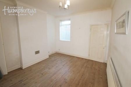 2 bedroom Property to let in Lightwoods Road, Bearwood B67