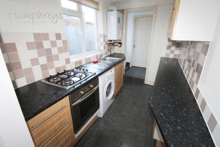 2 bedroom Property to let in Lightwoods Road, Bearwood B67