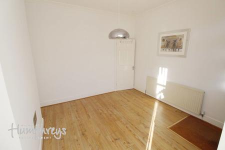 2 bedroom Property to let in Lightwoods Road, Bearwood B67