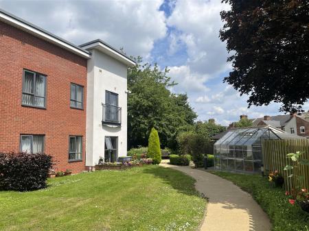 2 bedroom Apartment for sale in All Saints Road, Burton-On-Trent
