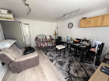 2 bedroom Apartment for sale in Mayfield Road, Burton-On-Trent