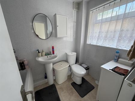 2 bedroom Apartment for sale in Mayfield Road, Burton-On-Trent