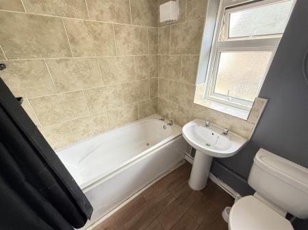 2 bedroom Apartment for sale in Manor Crescent, Burton-On-Trent