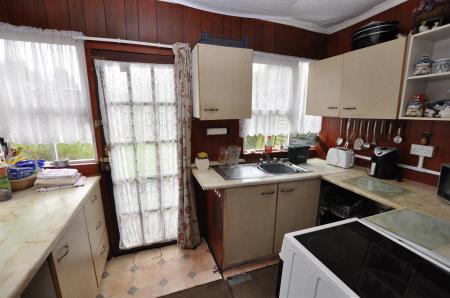 3 bedroom Semi-detached house for sale in Manor Road, Burton-On-Trent