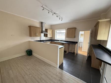 3 bedroom End of terrace house for sale in Goodman Street, Burton-On-Trent