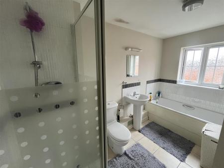3 bedroom Town house for sale in Grants Yard, Burton-On-Trent