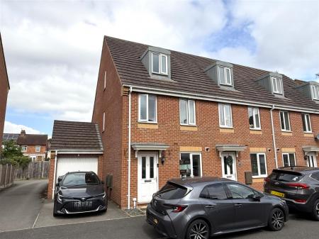 3 bedroom Town house for sale in Balata Way, Burton-On-Trent