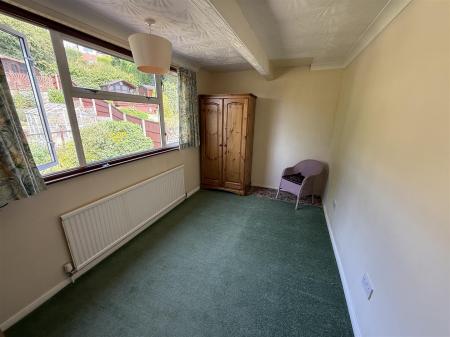 4 bedroom Semi-detached house for sale in Charnwood Road, Burton-On-Trent