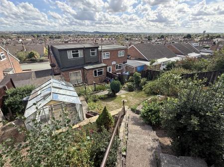 4 bedroom Semi-detached house for sale in Charnwood Road, Burton-On-Trent