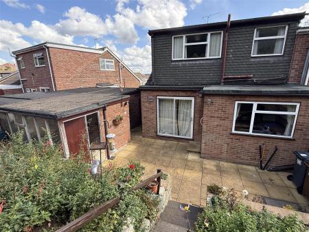4 bedroom Semi-detached house for sale in Charnwood Road, Burton-On-Trent