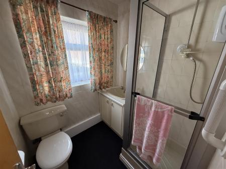 4 bedroom Semi-detached house for sale in Charnwood Road, Burton-On-Trent