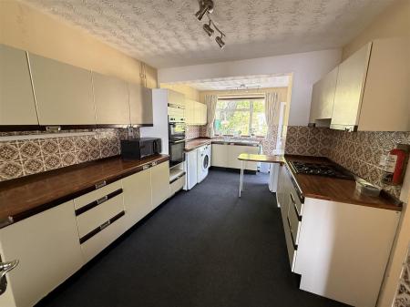 4 bedroom Semi-detached house for sale in Charnwood Road, Burton-On-Trent