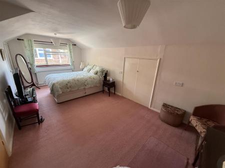 4 bedroom Semi-detached house for sale in Charnwood Road, Burton-On-Trent