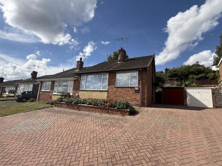 4 bedroom Semi-detached house for sale in Charnwood Road, Burton-On-Trent