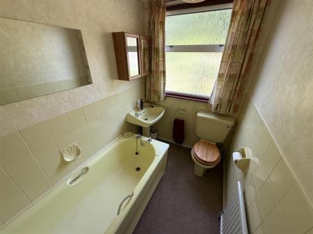 4 bedroom Semi-detached house for sale in Charnwood Road, Burton-On-Trent