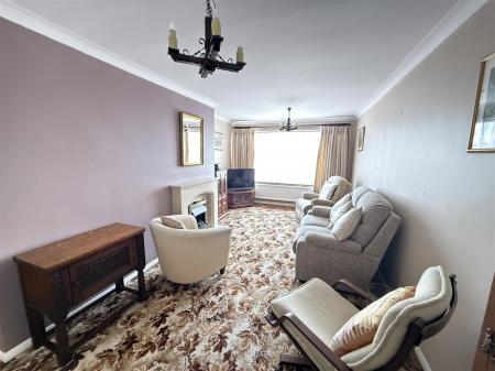 4 bedroom Semi-detached house for sale in Charnwood Road, Burton-On-Trent