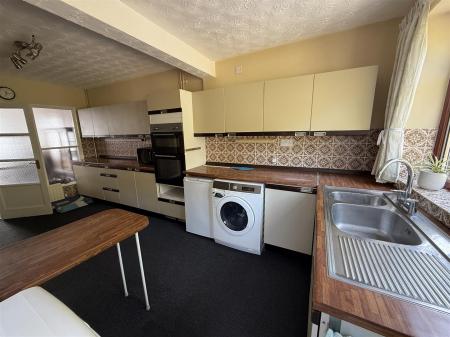 4 bedroom Semi-detached house for sale in Charnwood Road, Burton-On-Trent