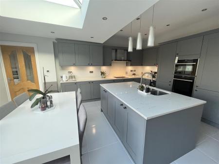 4 bedroom Detached bungalow for sale in Bitham Lane, Stretton