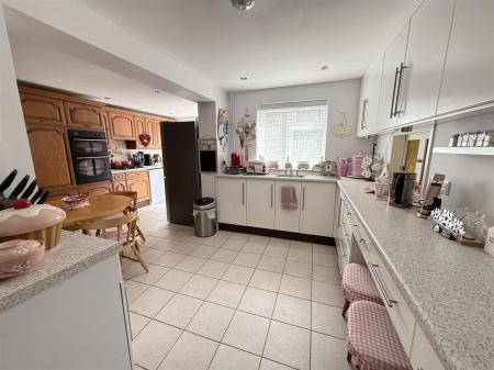 4 bedroom Detached house for sale in Station Road, Rolleston On Dove