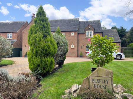 4 bedroom Detached house for sale in Fauld Lane, Tutbury, Burton-On-Trent