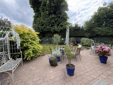 4 bedroom Detached house for sale in Fauld Lane, Tutbury, Burton-On-Trent