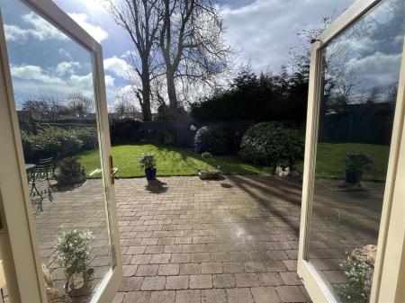 4 bedroom Detached house for sale in Fauld Lane, Tutbury, Burton-On-Trent