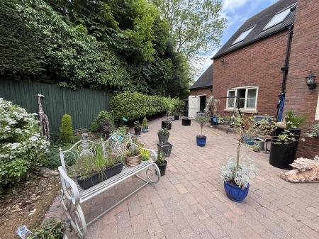 4 bedroom Detached house for sale in Fauld Lane, Tutbury, Burton-On-Trent