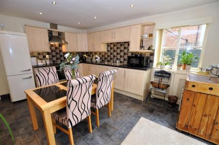 4 bedroom Detached house for sale in Fauld Lane, Tutbury, Burton-On-Trent