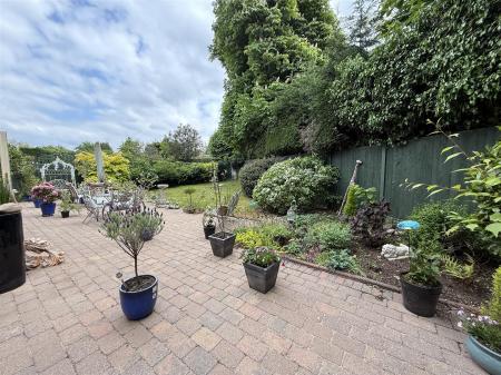 4 bedroom Detached house for sale in Fauld Lane, Tutbury, Burton-On-Trent