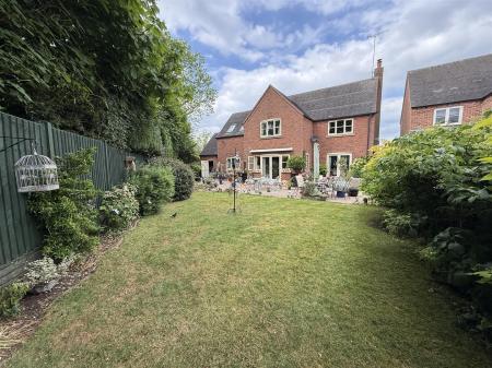 4 bedroom Detached house for sale in Fauld Lane, Tutbury, Burton-On-Trent