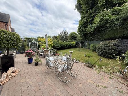 4 bedroom Detached house for sale in Fauld Lane, Tutbury, Burton-On-Trent
