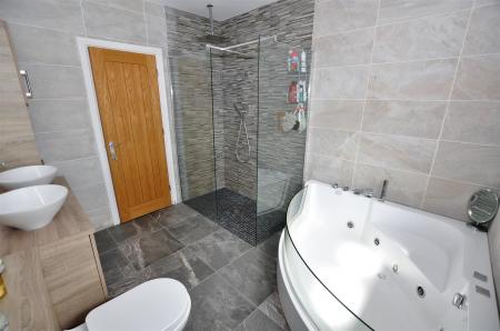 4 bedroom Detached bungalow for sale in Colliery Lane, Linton, Swadlincote