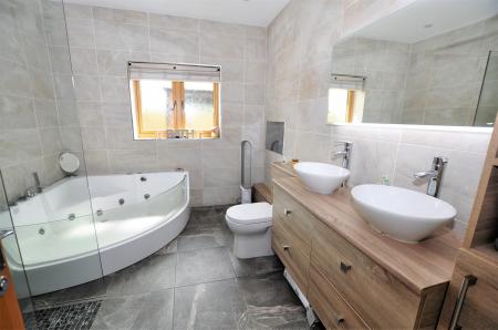 4 bedroom Detached bungalow for sale in Colliery Lane, Linton, Swadlincote