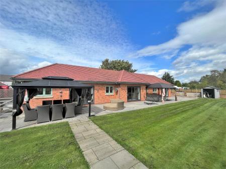 4 bedroom Detached bungalow for sale in Colliery Lane, Linton, Swadlincote