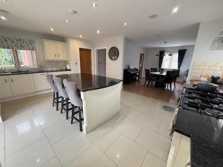 6 bedroom Detached house for sale in Colliery Lane, Linton, Swadlincote