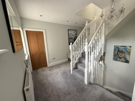 6 bedroom Detached house for sale in Colliery Lane, Linton, Swadlincote