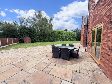 6 bedroom Detached house for sale in Colliery Lane, Linton, Swadlincote
