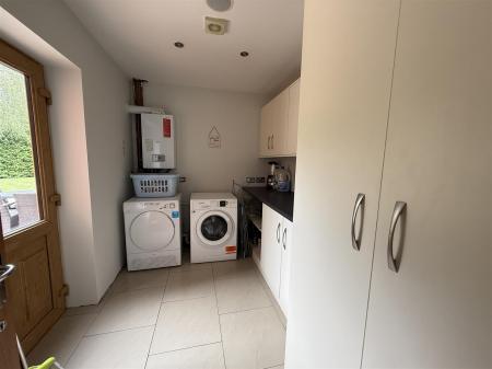 6 bedroom Detached house for sale in Colliery Lane, Linton, Swadlincote