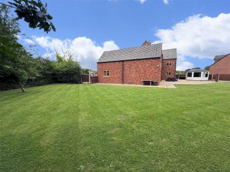 6 bedroom Detached house for sale in Colliery Lane, Linton, Swadlincote