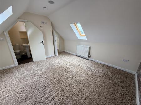 6 bedroom Detached house for sale in Colliery Lane, Linton, Swadlincote